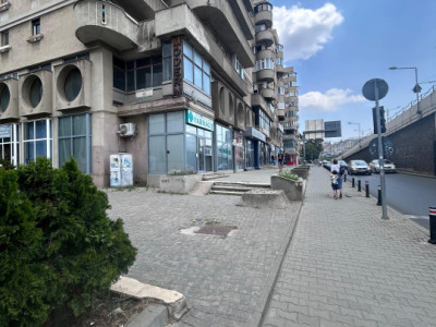 Spatiu 200mp ultracentral, vedere pasaj, acces separat, luminos si primitor!