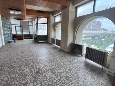 Spatiu 200mp ultracentral, vedere pasaj, acces separat, luminos si primitor!