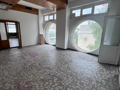 Spatiu 200mp ultracentral, vedere pasaj, acces separat, luminos si primitor!