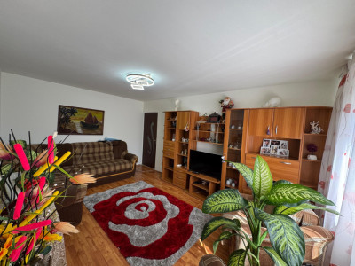 Apartament  3 camere, decomandat, 2 băi , 1 Mai, Centrala 99000Euro!