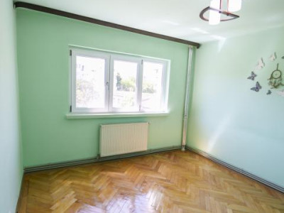 3 camere decomandat,  etaj 2 , centrala proprie